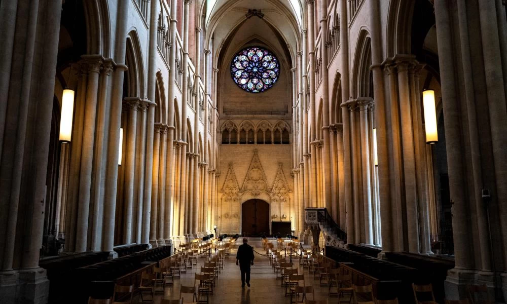 Συνελήφθησαν ιερείς στη Γαλλία για Πασχαλινή Λειτουργία χωρίς μάσκες